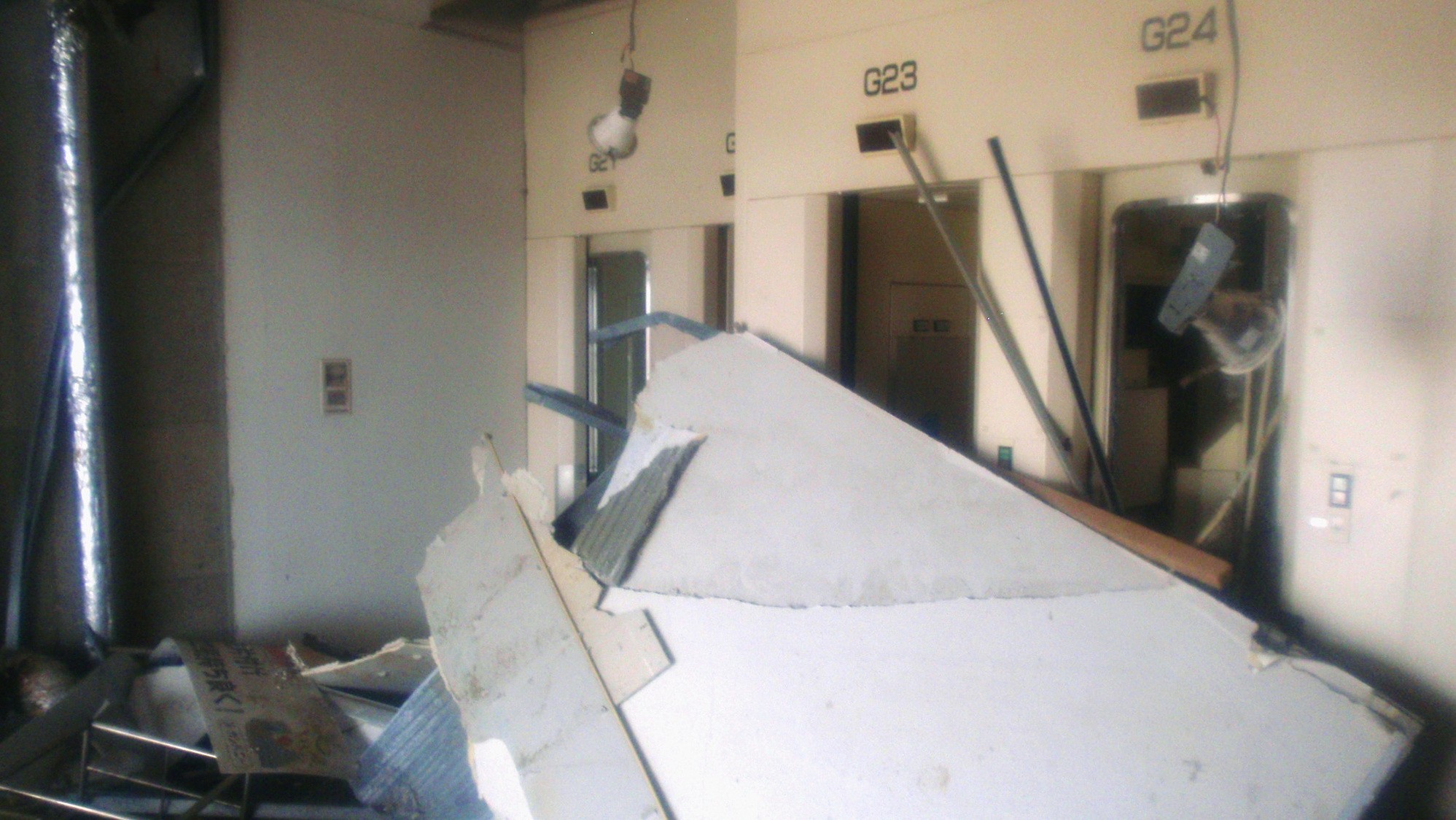 Zničené interiéry v jadrovej elektrárni Fukušima po výbuchu reaktoru